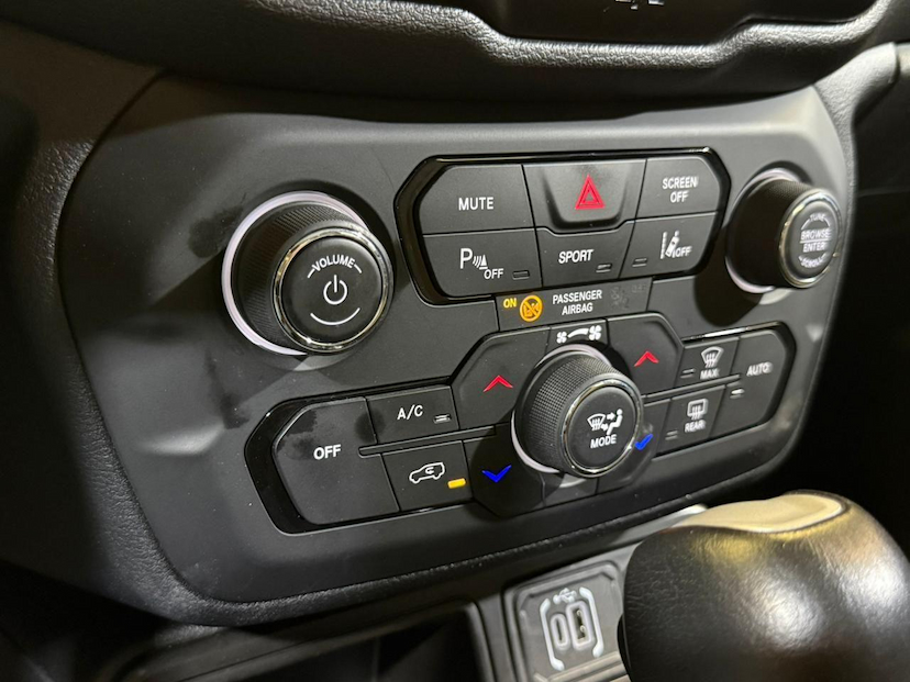 Foto do veículo JEEP RENEGADE  LGTD T270 2023 29.811 KM 105.900,00