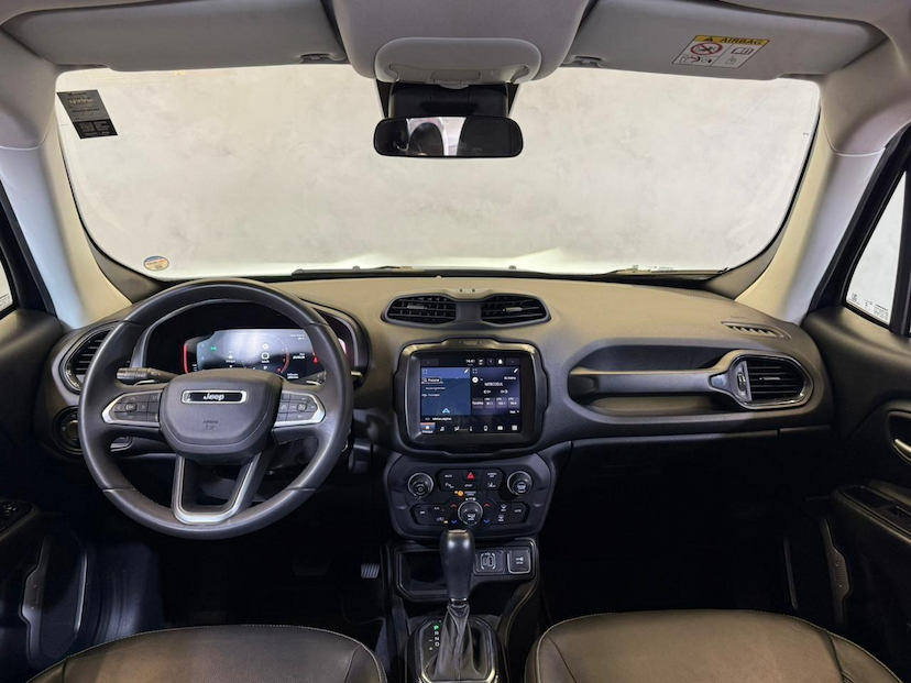 Foto do veículo JEEP RENEGADE  LGTD T270 2023 29.811 KM 105.900,00