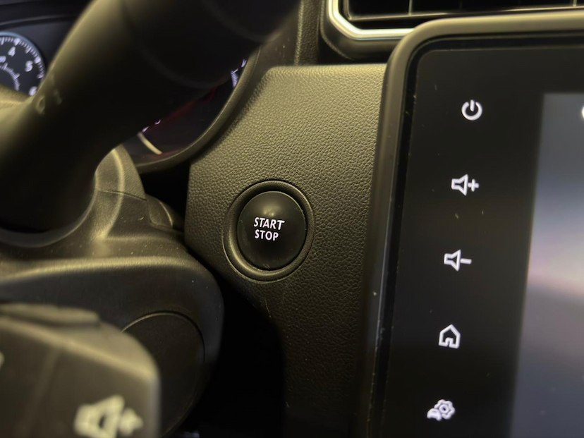 Foto do veículo RENAULT DUSTER  ICO16 CVT 2024 28.000 KM 104.900,00