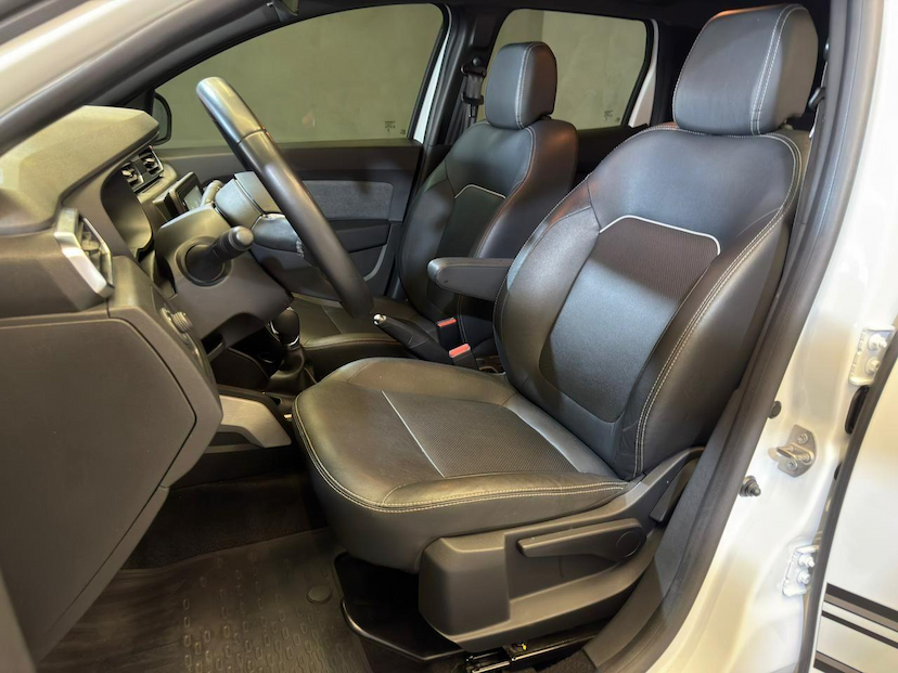 Foto do veículo RENAULT DUSTER  ICO16 CVT 2024 28.000 KM 104.900,00