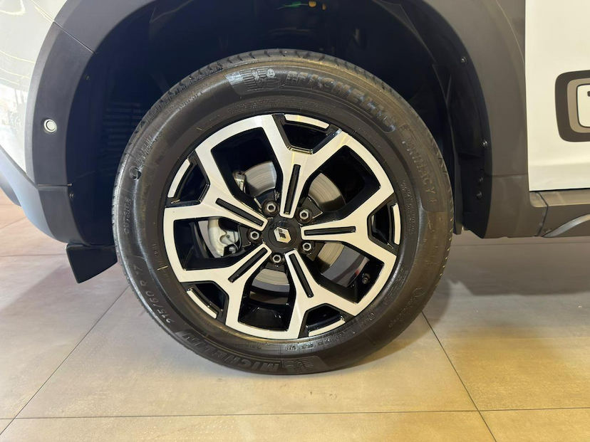 Foto do veículo RENAULT DUSTER  ICO16 CVT 2024 28.000 KM 104.900,00