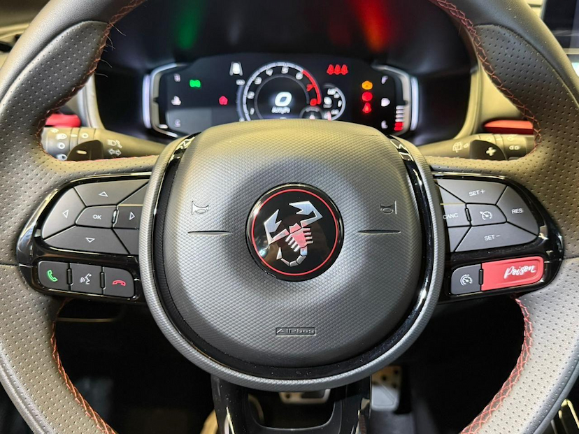 Foto do veículo FIAT PULSE  ABARTH 270 2025 1.221 KM 132.900,00