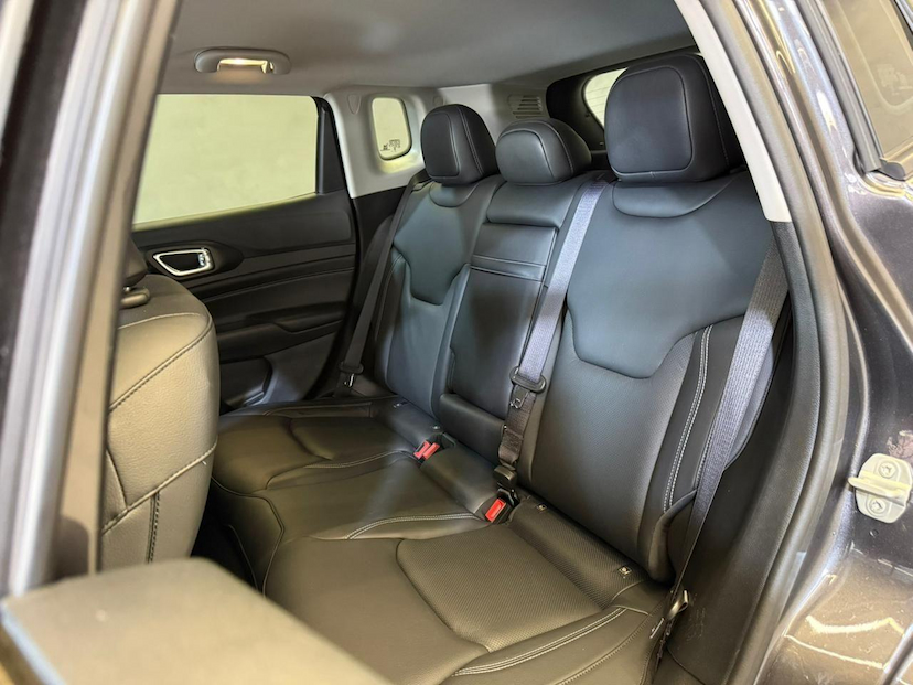 Foto do veículo JEEP COMPASS  LONG TF 2024 21.691 KM 139.900,00