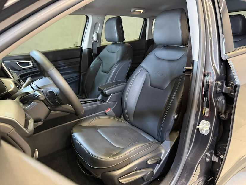 Foto do veículo JEEP COMPASS  LONG TF 2024 21.691 KM 139.900,00