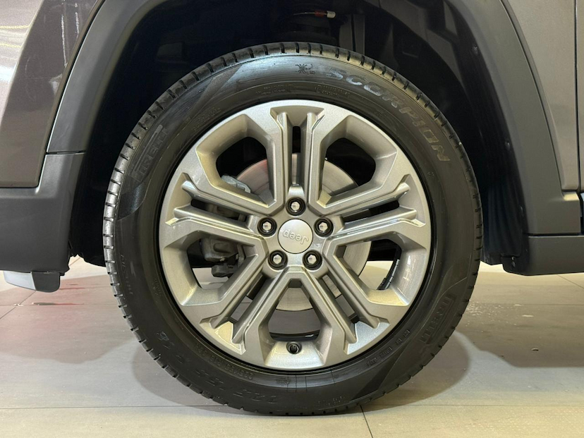 Foto do veículo JEEP COMPASS  LONG TF 2024 21.691 KM 139.900,00