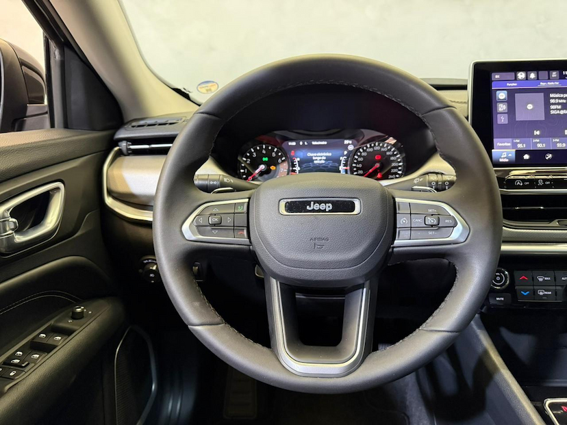 Foto do veículo JEEP COMPASS  LONG TF 2024 21.691 KM 139.900,00
