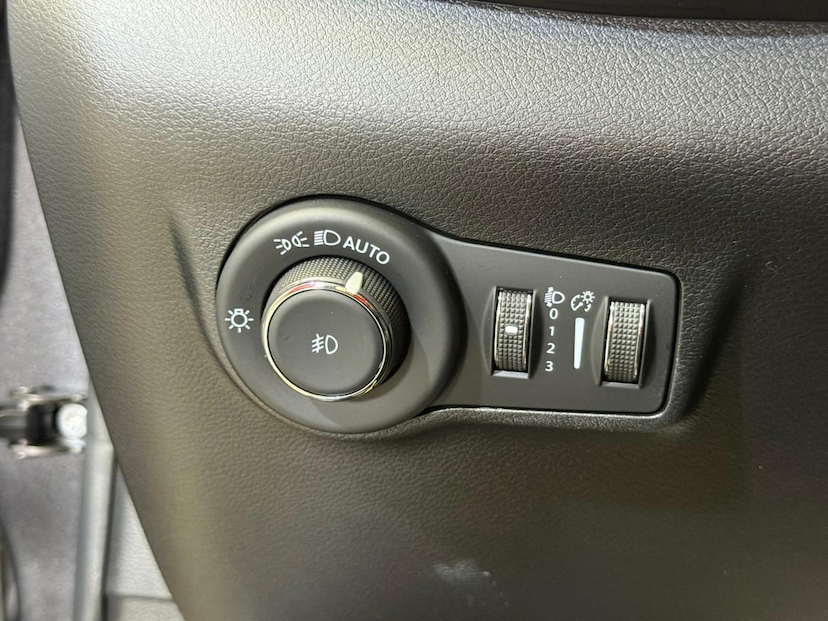 Foto do veículo JEEP COMPASS  LONG TF 2024 21.691 KM 139.900,00