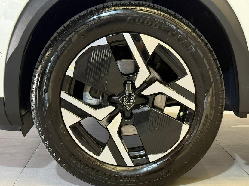 Foto do veículo PEUGEOT 2008  GT 1.0 TURBO FLEX 5P AUT. 2025 17.162 KM 138.900,00