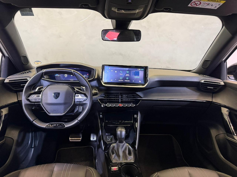 Foto do veículo PEUGEOT 2008  GT 1.0 TURBO FLEX 5P AUT. 2025 17.162 KM 138.900,00