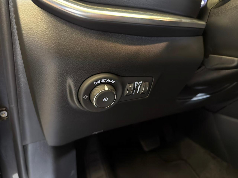 Foto do veículo JEEP COMPASS  LIMITED T270 1.3 TB 4X2 FLEX AUT 2025 14.720 KM 179.900,00