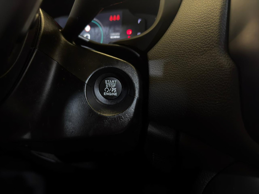 Foto do veículo JEEP RENEGADE  TH T2704X4 2023 40.341 KM 122.900,00