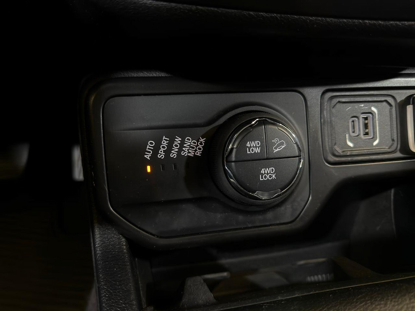 Foto do veículo JEEP RENEGADE  TH T2704X4 2023 40.341 KM 122.900,00