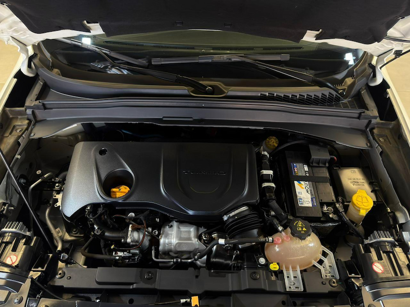 Foto do veículo JEEP RENEGADE  TH T2704X4 2023 40.341 KM 122.900,00