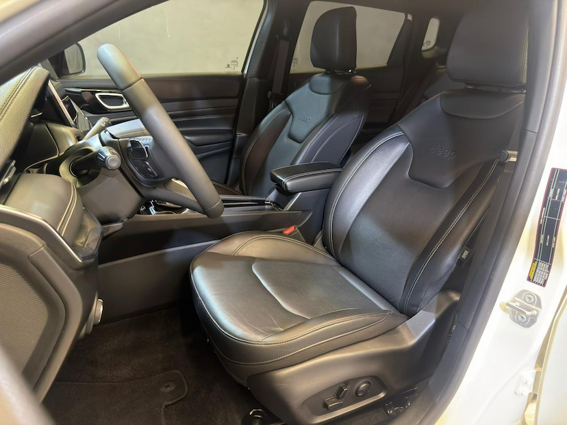 Foto do veículo JEEP COMPASS  SERIE S TF 2024 24.832 KM 160.900,00