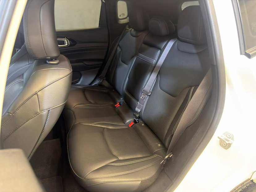 Foto do veículo JEEP COMPASS  SERIE S TF 2024 24.832 KM 160.900,00