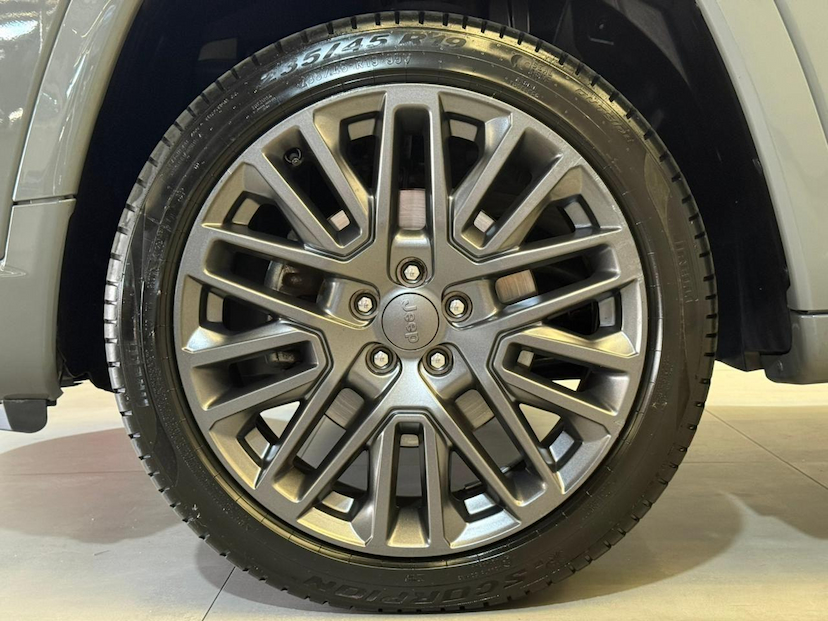 Foto do veículo JEEP COMPASS  SERIE S TF 2024 38.042 KM 169.900,00