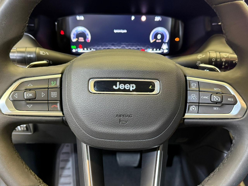 Foto do veículo JEEP COMPASS  SERIE S TF 2024 38.042 KM 169.900,00