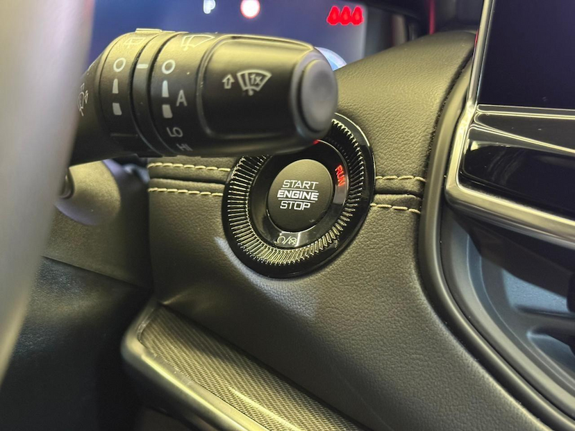 Foto do veículo JEEP COMPASS  SERIE S TF 2024 38.042 KM 169.900,00