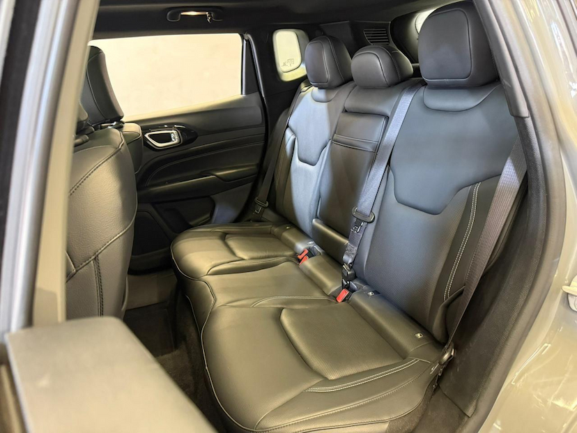 Foto do veículo JEEP COMPASS  SERIE S TF 2024 38.042 KM 169.900,00