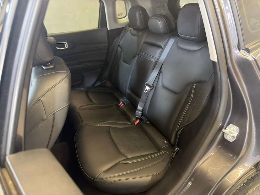 Foto do veículo JEEP COMPASS  LONG. NIG. EAGLE 1.3 4X2 FLEX AUT. 2025 17.375 KM 152.900,00