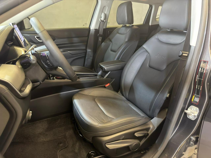 Foto do veículo JEEP COMPASS  LONG. NIG. EAGLE 1.3 4X2 FLEX AUT. 2025 17.375 KM 152.900,00