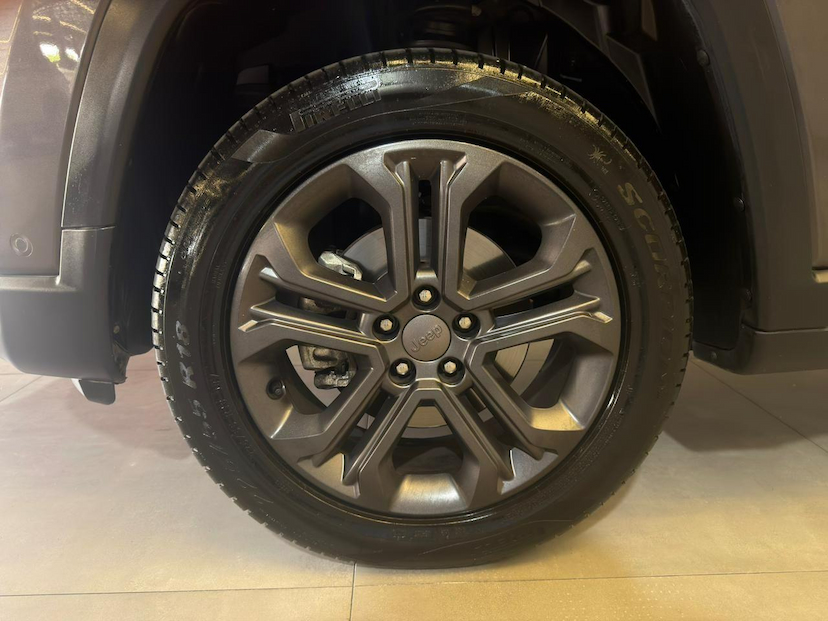 Foto do veículo JEEP COMPASS  LONG. NIG. EAGLE 1.3 4X2 FLEX AUT. 2025 17.375 KM 152.900,00