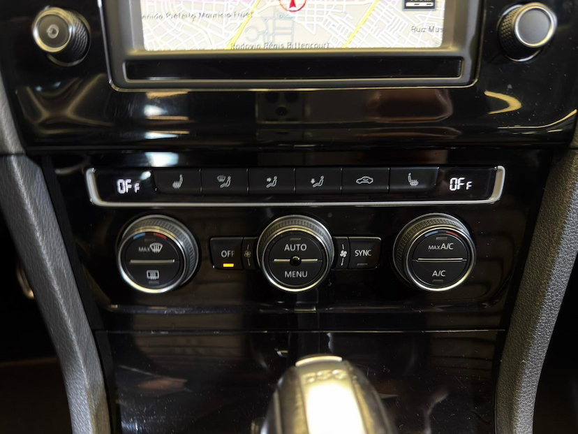 Foto do veículo VOLKSWAGEN GOLF  VARIANT HIGHLINE 1.4 TSI AUT 2016 101.179 KM 89.900,00