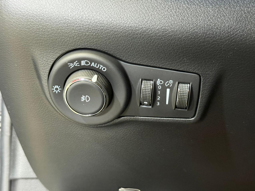 Foto do veículo JEEP COMPASS  LONG T 2025 12.131 KM 162.900,00