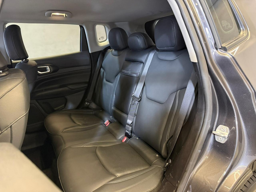 Foto do veículo JEEP COMPASS  LONG T 2025 12.131 KM 162.900,00