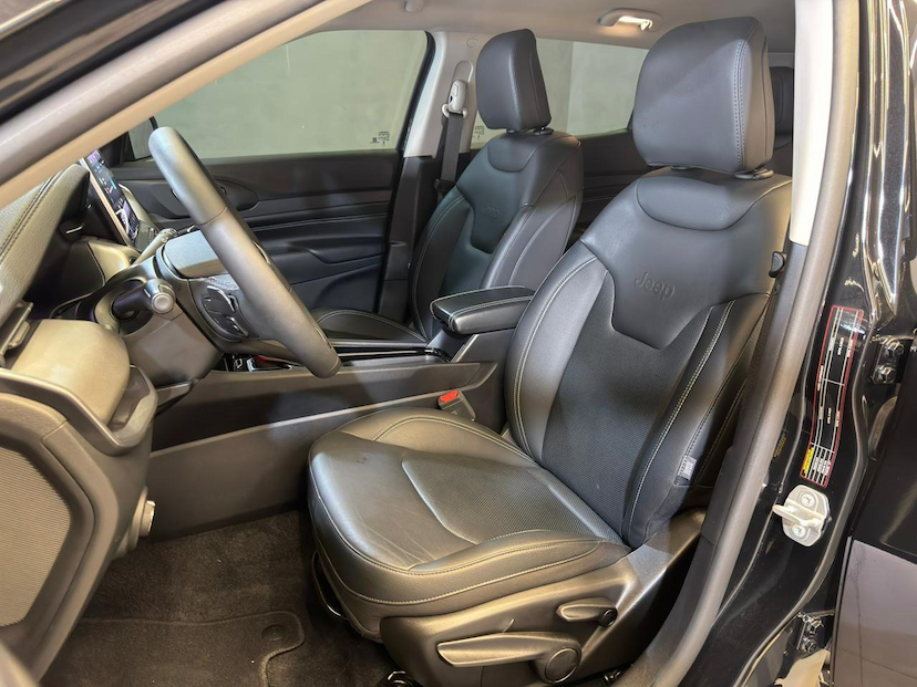 Foto do veículo JEEP COMPASS  LONG. NIG. EAGLE 1.3 4X2 FLEX AUT. 2025 10.136 KM 162.900,00