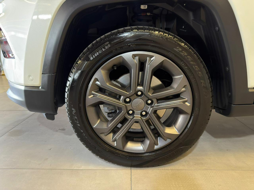 Foto do veículo JEEP COMPASS  LONG TF 2024 25.180 KM 142.900,00