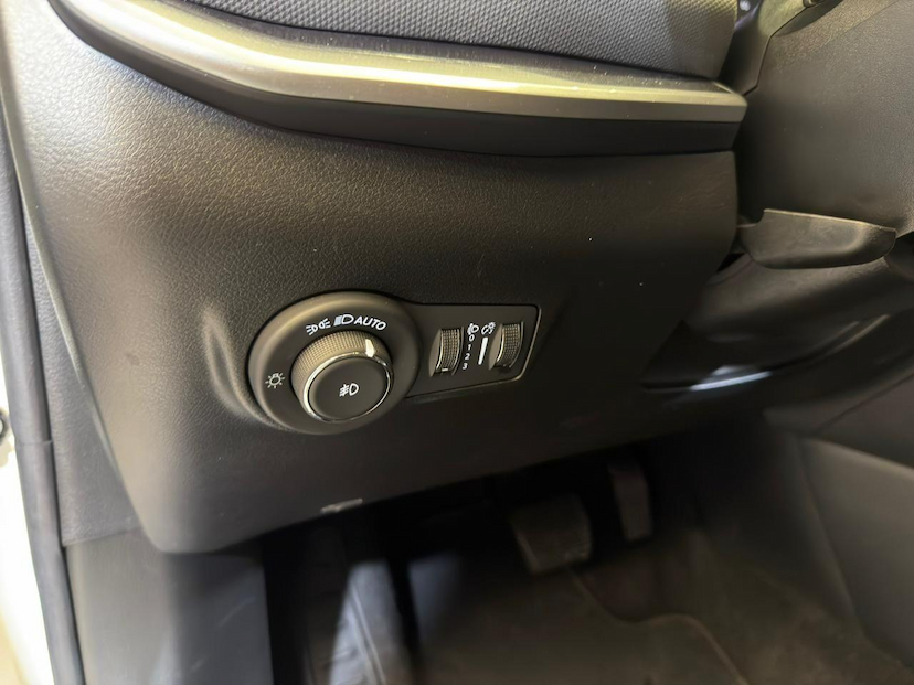 Foto do veículo JEEP COMPASS  LONG TF 2024 25.180 KM 142.900,00
