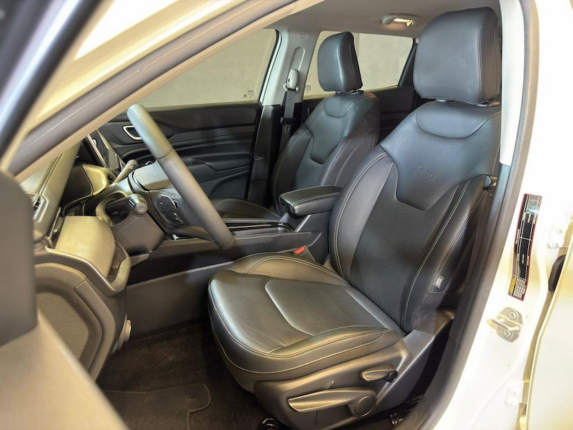 Foto do veículo JEEP COMPASS  LONG TF 2024 25.180 KM 142.900,00