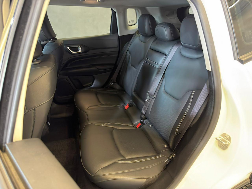 Foto do veículo JEEP COMPASS  LONG TF 2024 25.180 KM 142.900,00