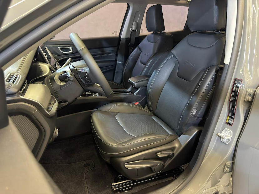 Foto do veículo JEEP COMPASS  LONG T 2025 8.687 KM 155.900,00