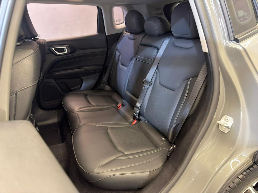 Foto do veículo JEEP COMPASS  LONG T 2025 8.687 KM 155.900,00