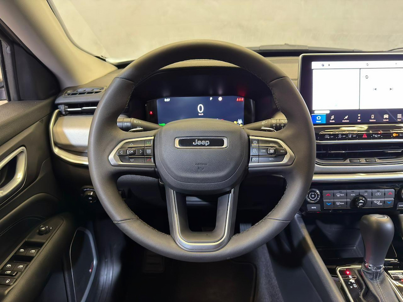 Foto do veículo JEEP COMPASS  LONG T 2025 8.687 KM 155.900,00