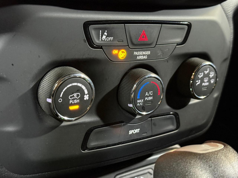 Foto do veículo JEEP RENEGADE  1.3 TURBO 2024 34.721 KM 102.900,00