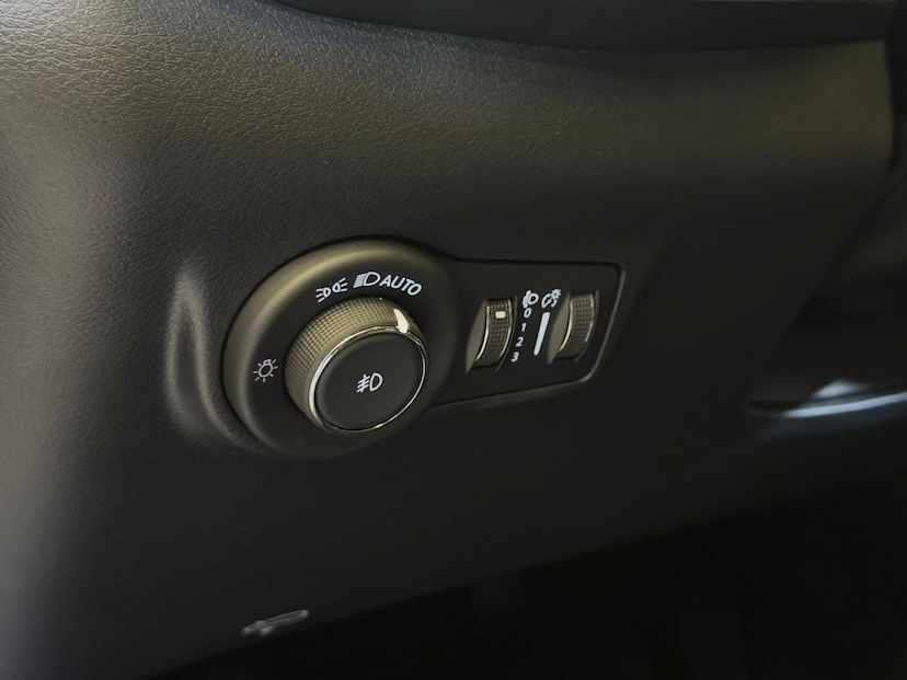 Foto do veículo JEEP COMPASS  LONG T 2025 10.127 KM 154.900,00