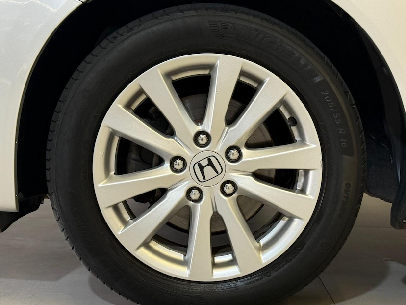 Foto do veículo HONDA CIVIC  LXR 2014 125.000 KM 79.900,00