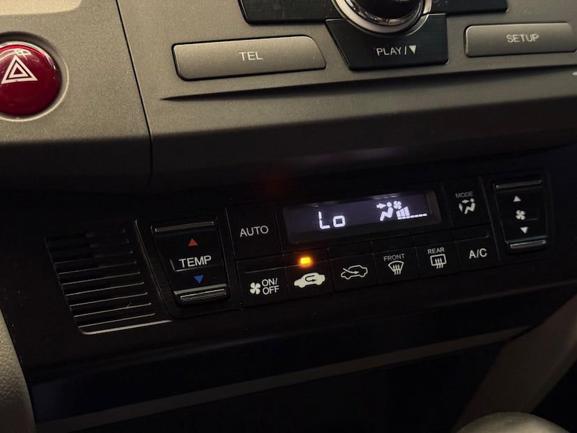 Foto do veículo HONDA CIVIC  LXR 2014 125.000 KM 79.900,00