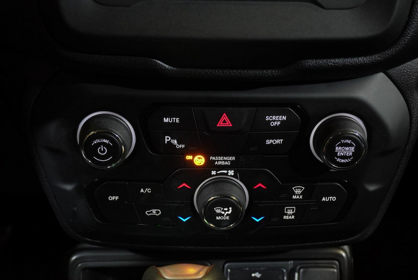 Foto do veículo JEEP RENEGADE  SPORT 1.8 FLEX AUT 2020 45.891 KM 80.900,00