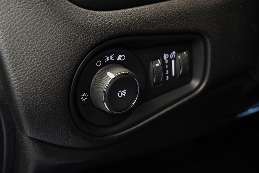 Foto do veículo JEEP RENEGADE  SPORT 1.8 FLEX AUT 2020 45.891 KM 80.900,00