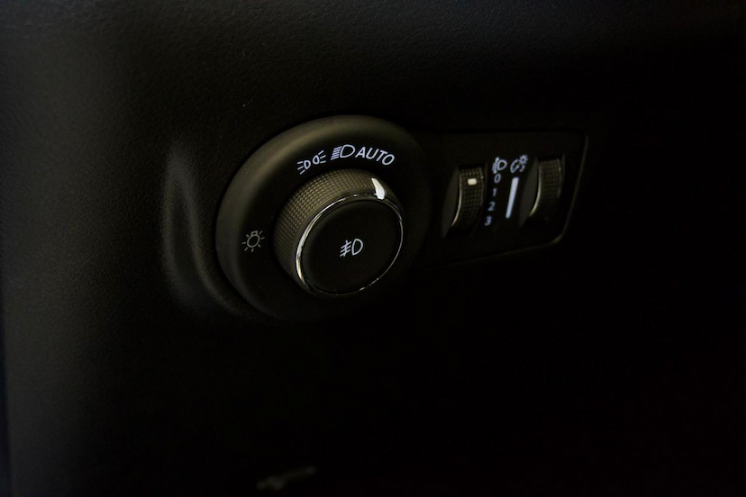 Foto do veículo JEEP COMPASS  BLACKHAWK 2025 6.952 KM 194.900,00