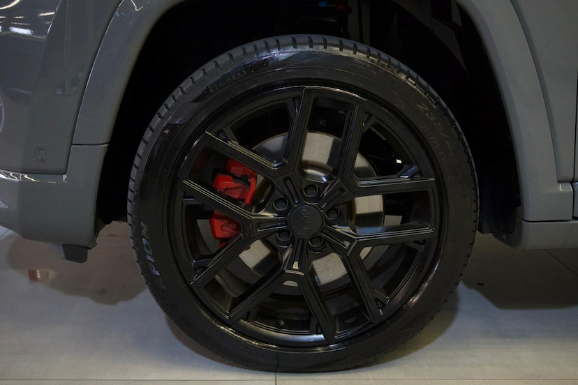Foto do veículo JEEP COMPASS  BLACKHAWK 2025 6.952 KM 194.900,00