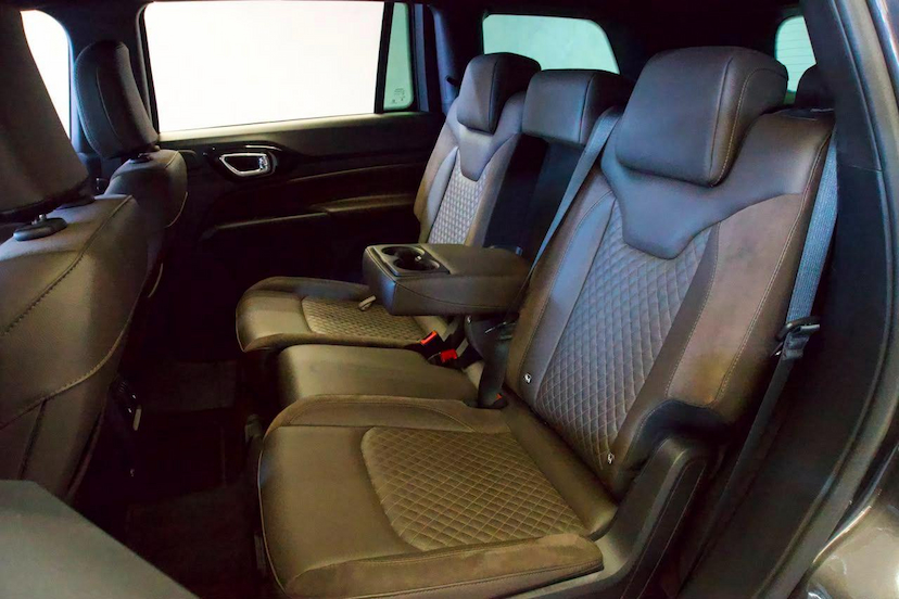 Foto do veículo JEEP COMMANDER  OVERLAND TD380 4X4 TURBO DIESEL 2025 8.054 KM 208.900,00