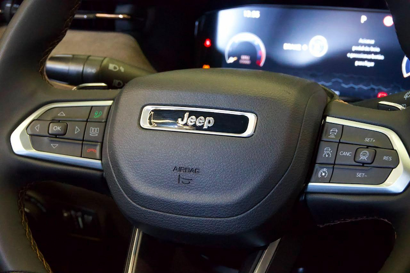 Foto do veículo JEEP COMMANDER  OVERLAND TD380 4X4 TURBO DIESEL 2025 8.054 KM 208.900,00