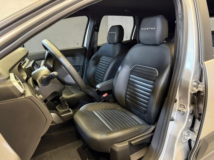 Foto do veículo RENAULT DUSTER  ICO16 CVT 2021 48.538 KM 92.900,00
