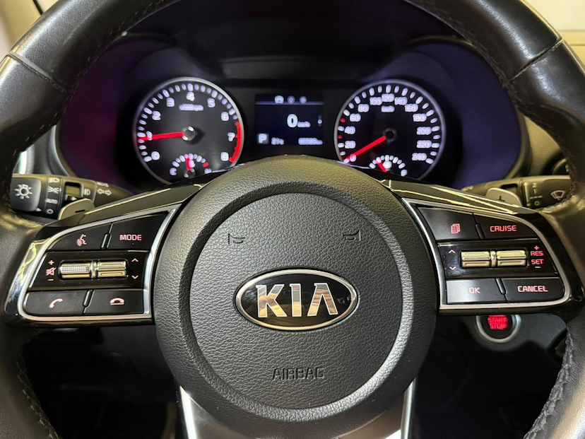 Foto do veículo KIA CERATO  FF SX2.0 AT 2020 85.588 KM 88.900,00