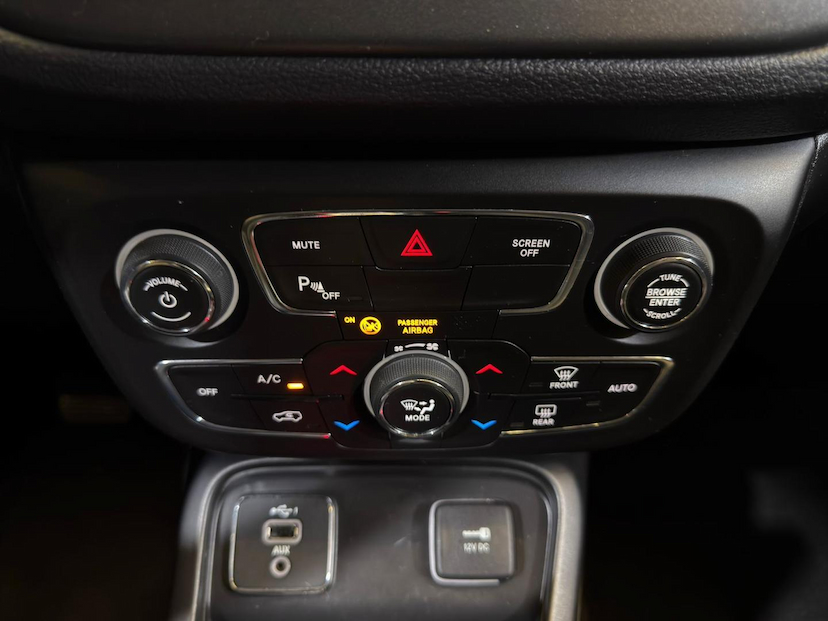 Foto do veículo JEEP COMPASS  SPORT F 2021 59.400 KM 99.900,00